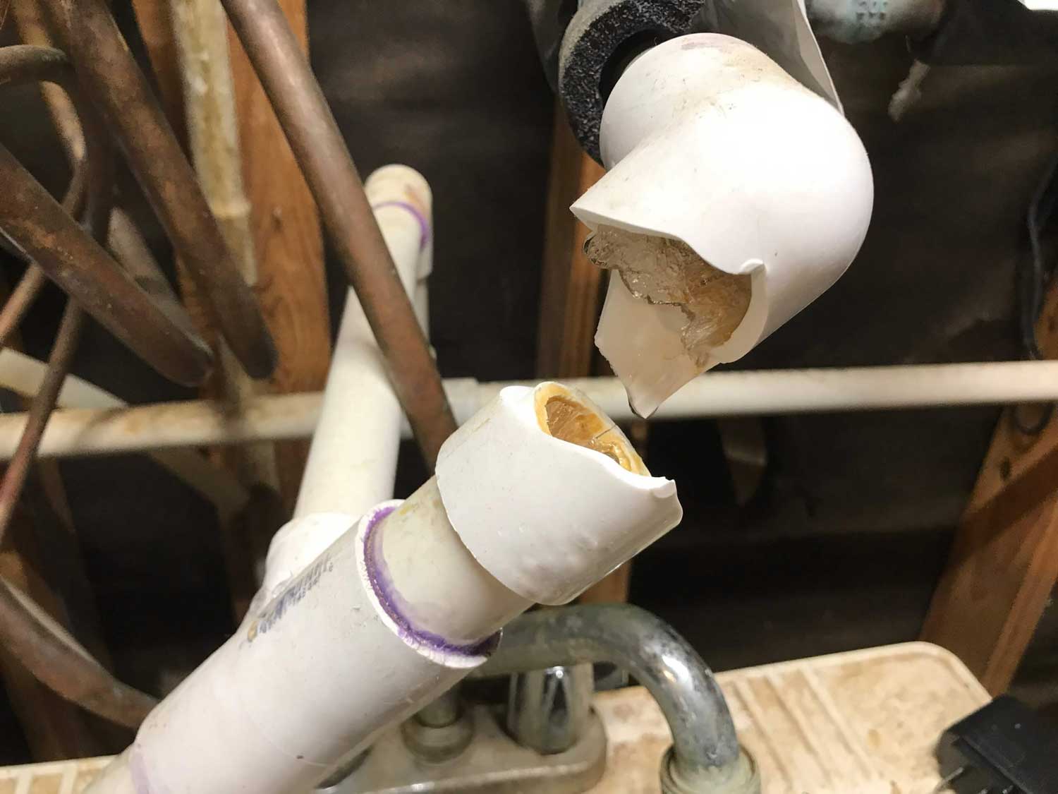 Frozen Pipes Signs Solutions